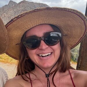 Meet your Posher, Chloe